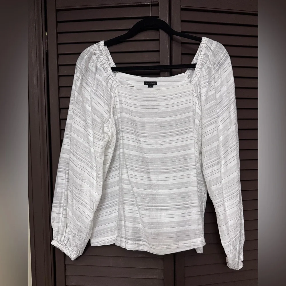 Ann Taylor Women's White Striped Top Size M NWT - Picture 1 of 4